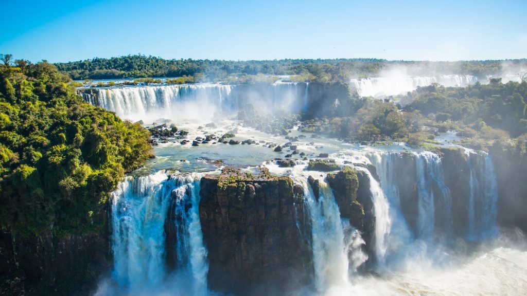 How best to experience the Iguazú Falls