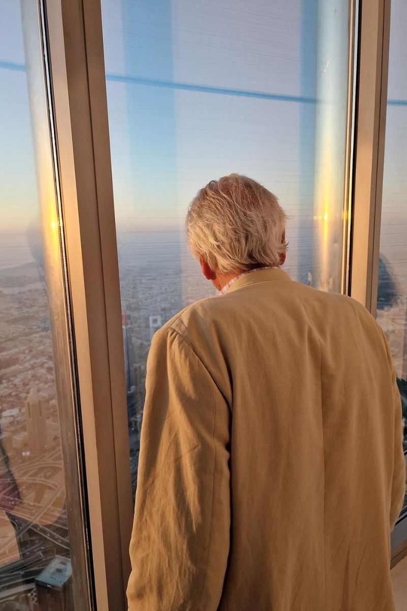 Peter in Dubai at his trip to the Middle East with Carl