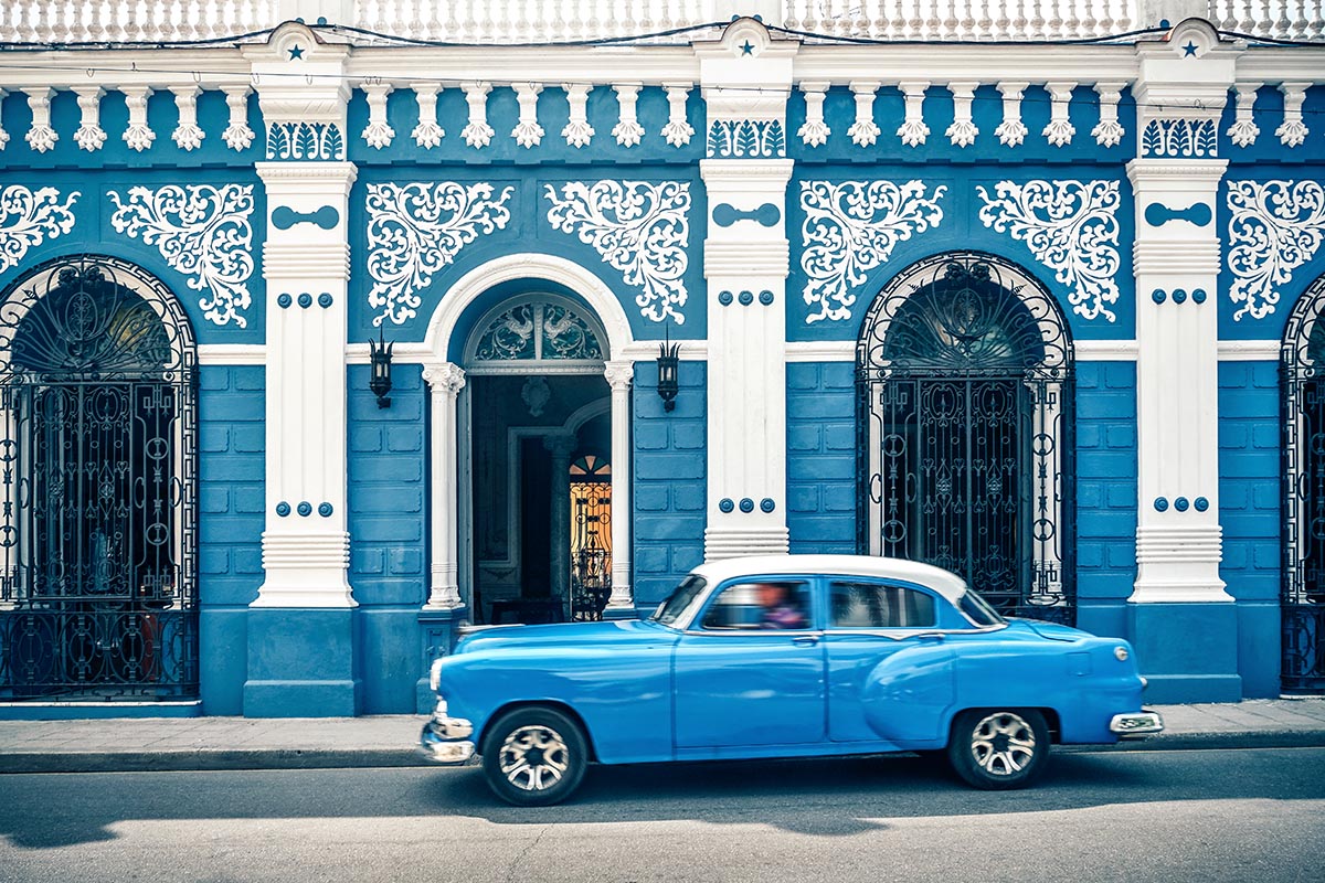 Old vintage car in front of colonial style house, Cuba travel itinerary