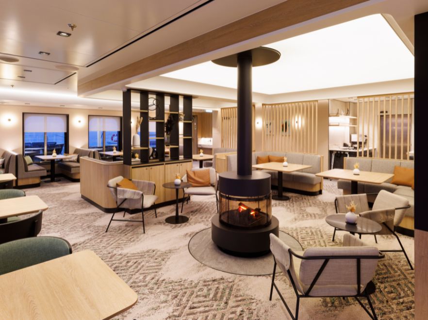 The lounge on the SH Vega