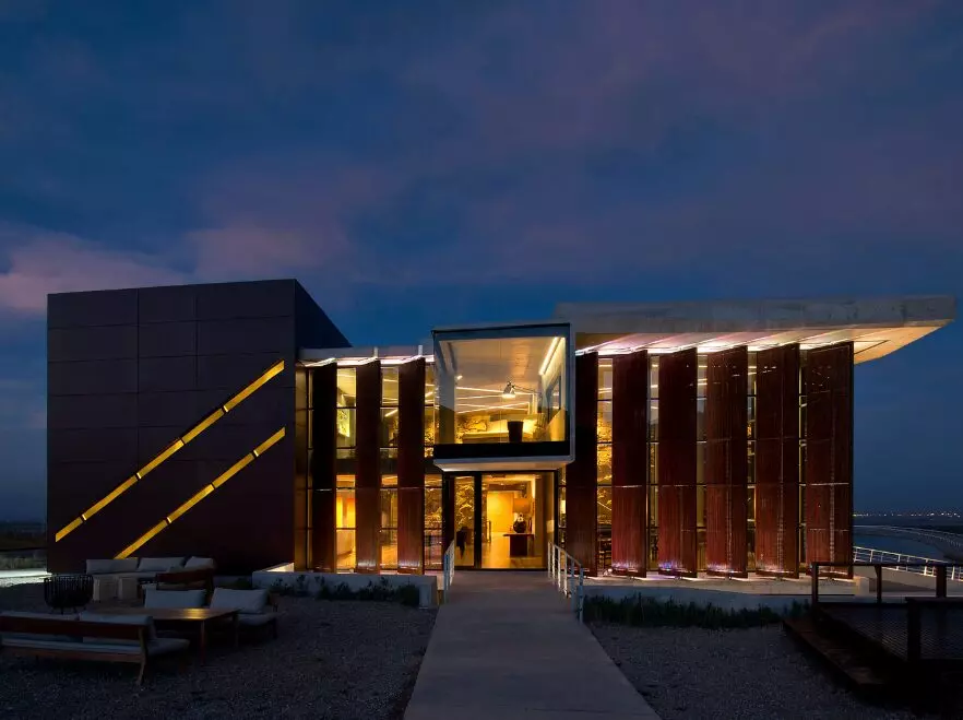 Casa de Uco at night