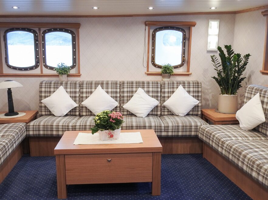 The lounge on MS Sjøveien