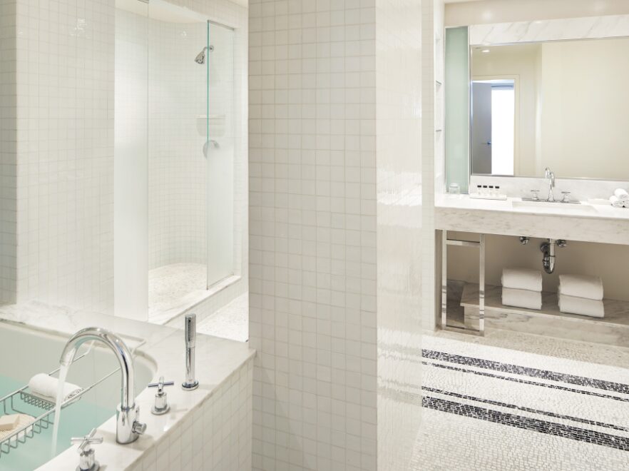 Gate Suite Bathroom, The London West Hollywood, Los Angeles, USA