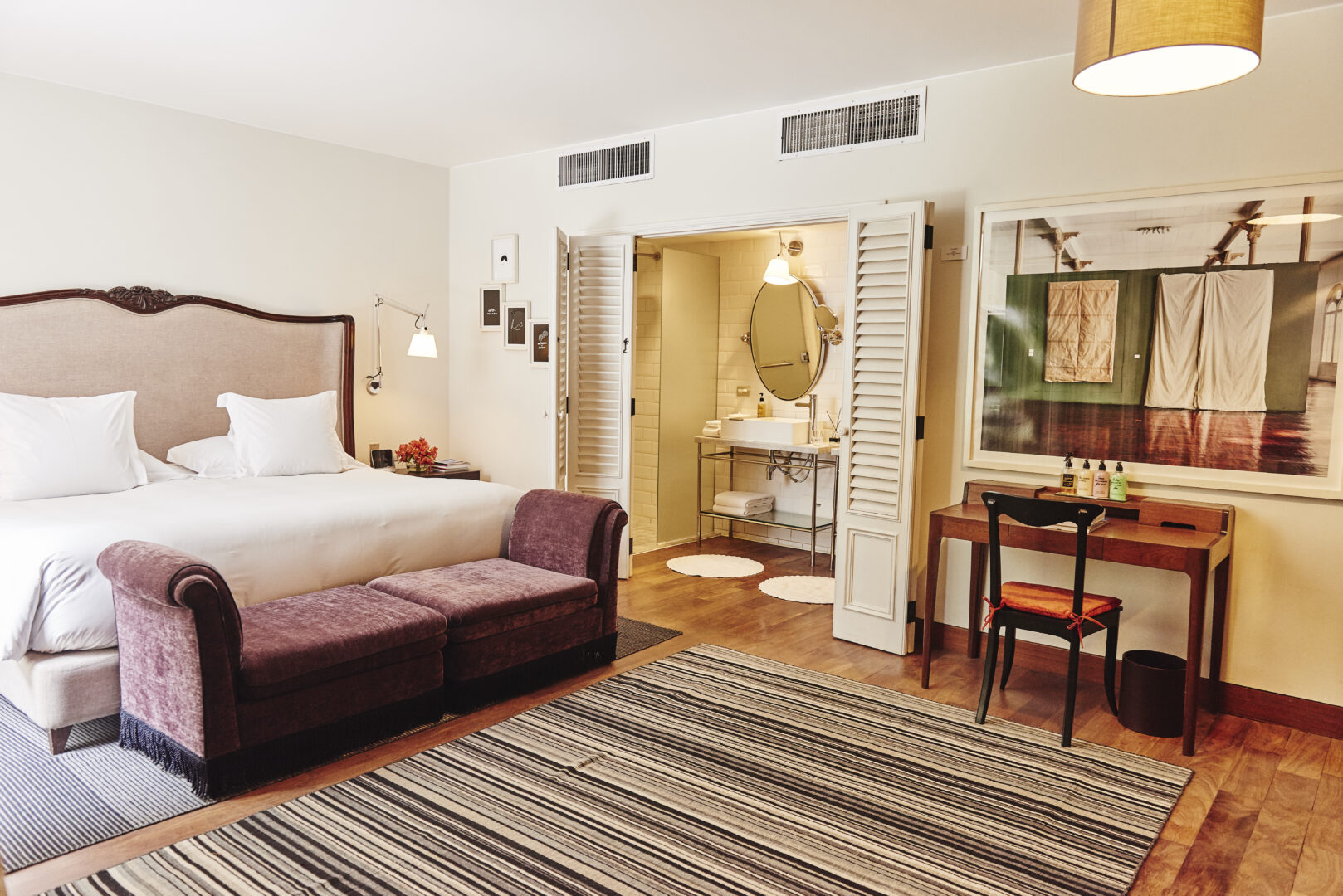 Hotel B, Lima