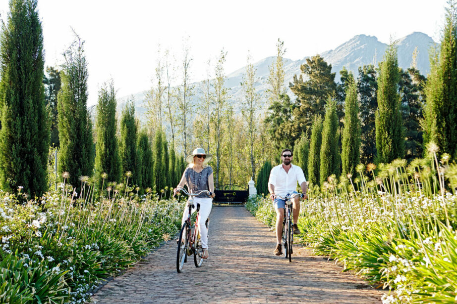 La-Cle-des-Montagnes-Couple-cycling-into-town-e1718106131676