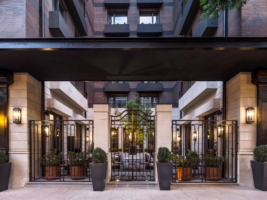 The Singular Santiago, Santiago