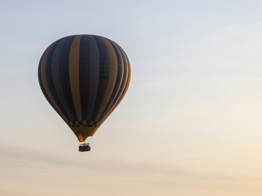 Sunrise hot air balloon flight, Sonoma, California, USA