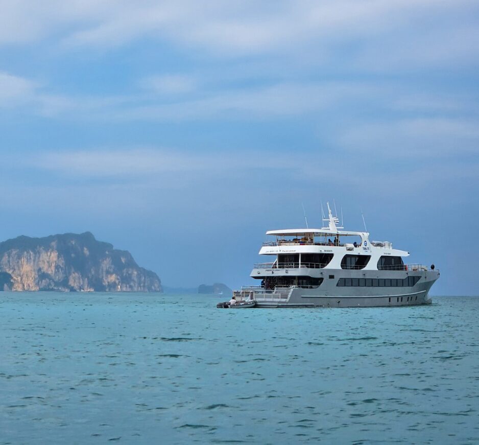 MY Tribute, Galápagos Yacht