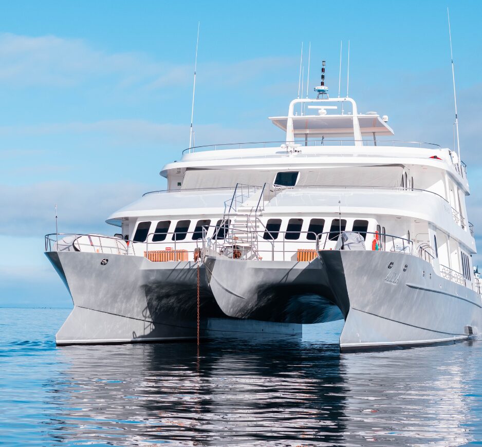MC Alya, Galápagos Catamaran
